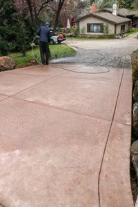 Advantages of Professional Concrete Cleaning driveway cleaning