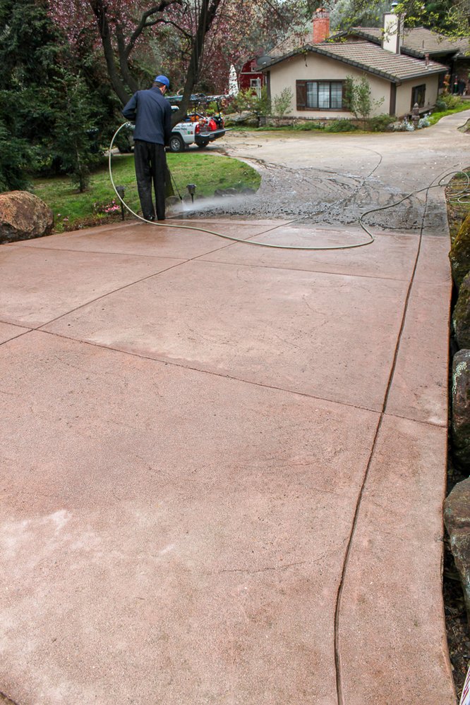 Advantages of Professional Concrete Cleaning, Protecting your business in the winter